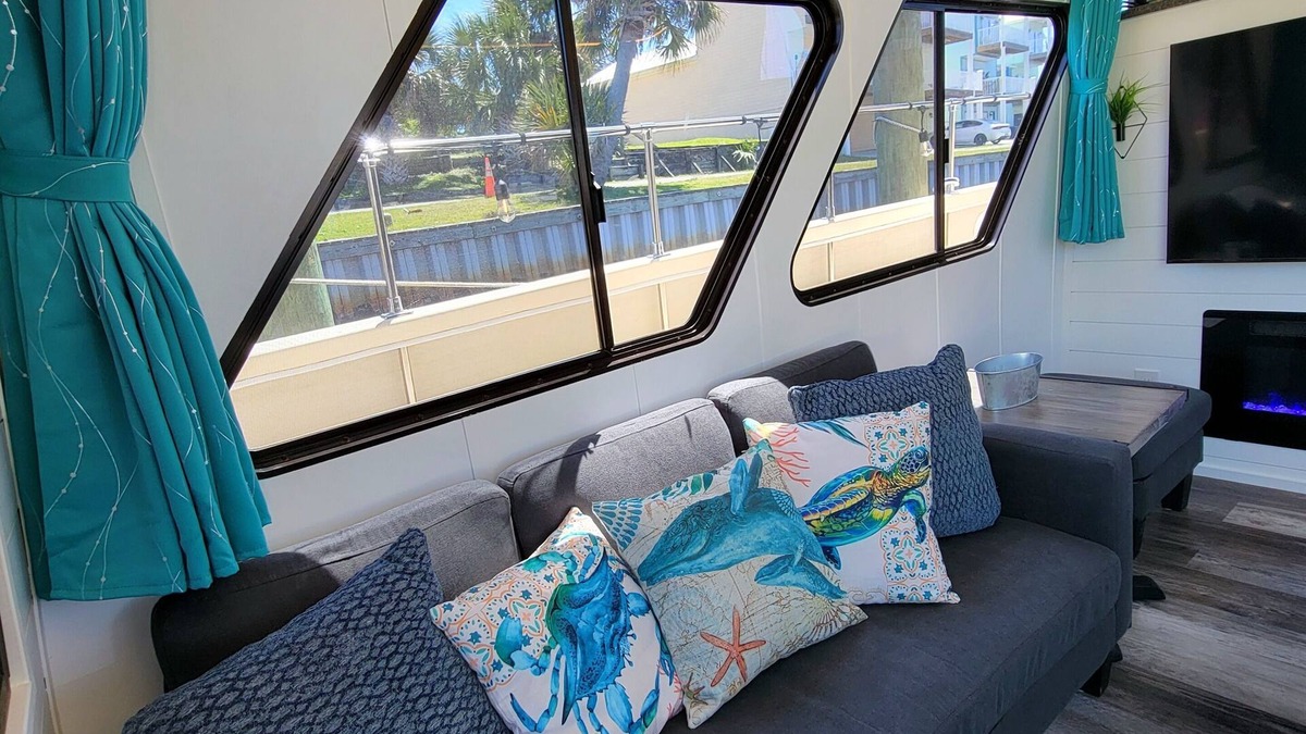 Panama City Boat Rental | Luxury Yacht! Incredible Views! Close to Downtown!