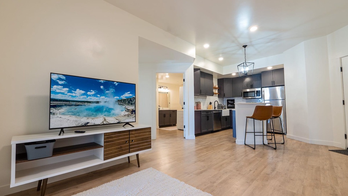 Rexburg Apartment | LUXURY YELLOWSTONE 2 BEDROOM SUITE