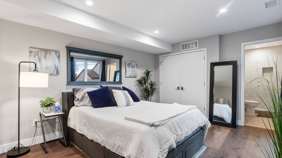 Highland Apartment | LuxuryDenver 750 Sq. Ft. Private Suite + Hot Tub - Downtown Denver