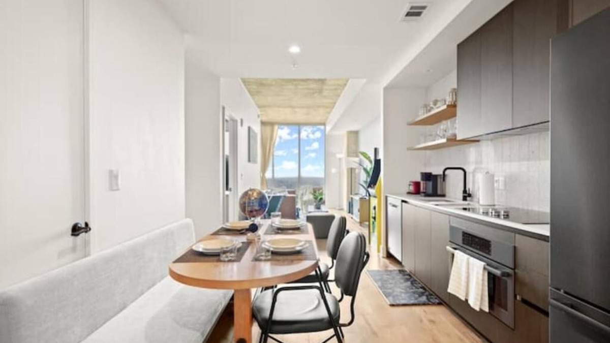 Travis Heights Condo | LuxuryStunningViewsRaineyStCondo