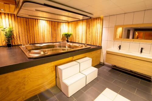 Tzummarum Villa | Luxus Familienvilla mit Jacuzzi & Sauna