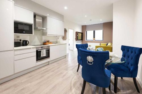 Milton Keynes Apartment | Luxustay Clyde House