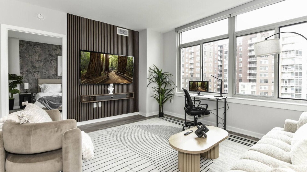 Crystal City Apartment | Luxxe 2BR Oasis with Scenic Rooftop & Gym ﻿