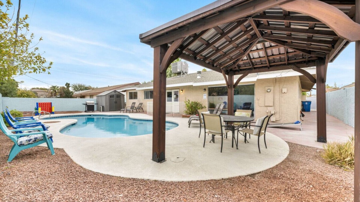 Rancho Oakey House | LV Amazing Single Story - Private Pool Games BBQ