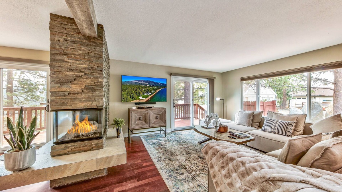 Upper Kingsbury House | LX7 Luxury MidCentury Brand New Build Villa with Hot tub