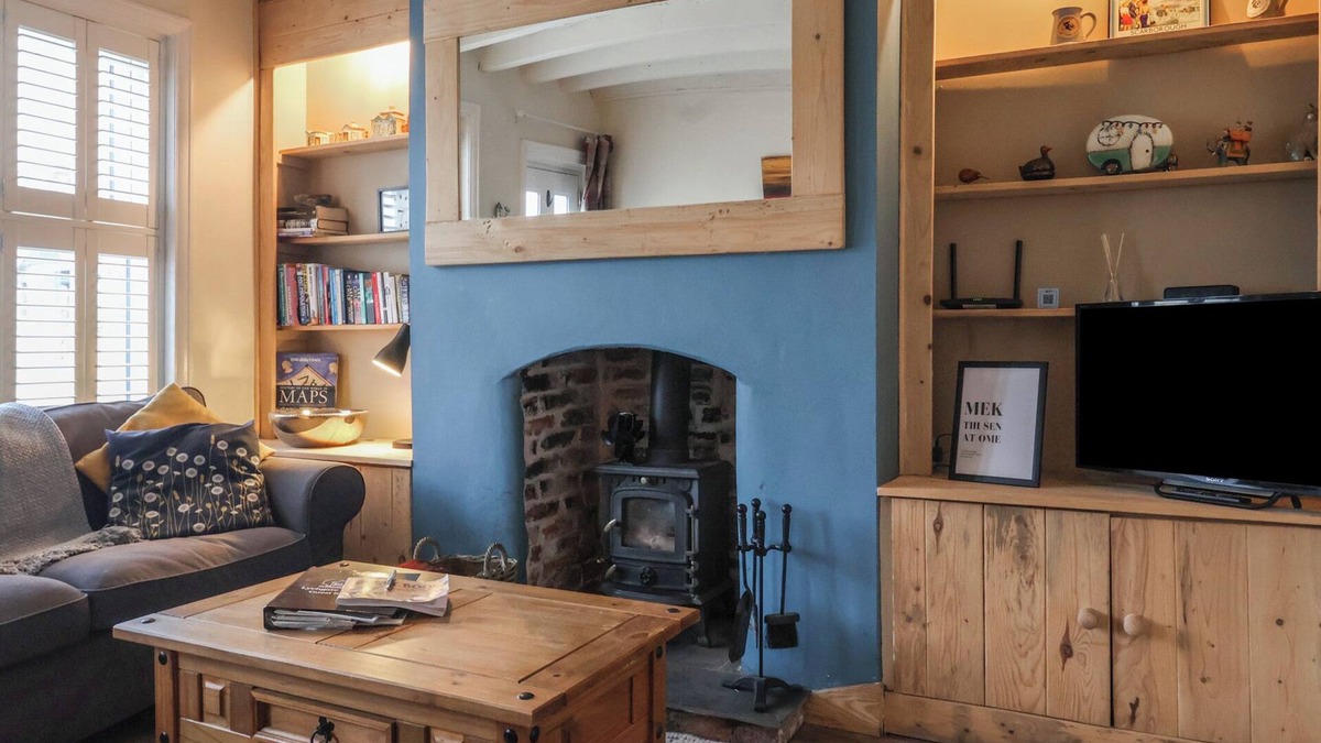 Aldbrough Cottage | LYCHGATE VIEW COTTAGE, pet friendly, with open fire in Aldbrough