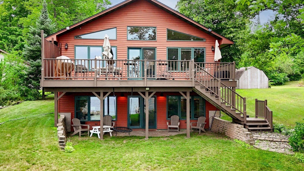 South Range Cabin | Lyman Fireside Lake House with Game Room