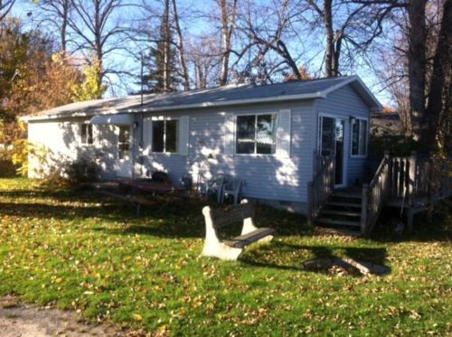 Houghton Lake House | Lyman's Lagoon Hideaway