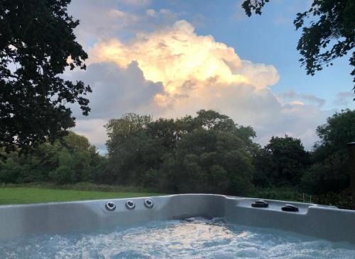 New Forest District House | Lynbrook Cabin and Hot Tub, New Forest