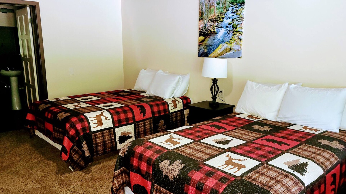 Almo Hotel | Lynnhurst Resort Motel #9.Dog Friendly Jet Ski Rentals on site