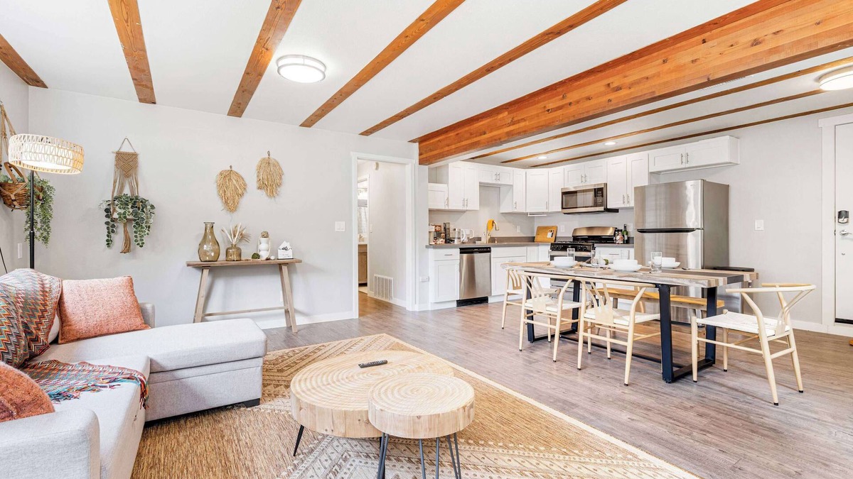 Lynnwood House | Lynnwood Modern Basement |Hot Tub |Private Entry