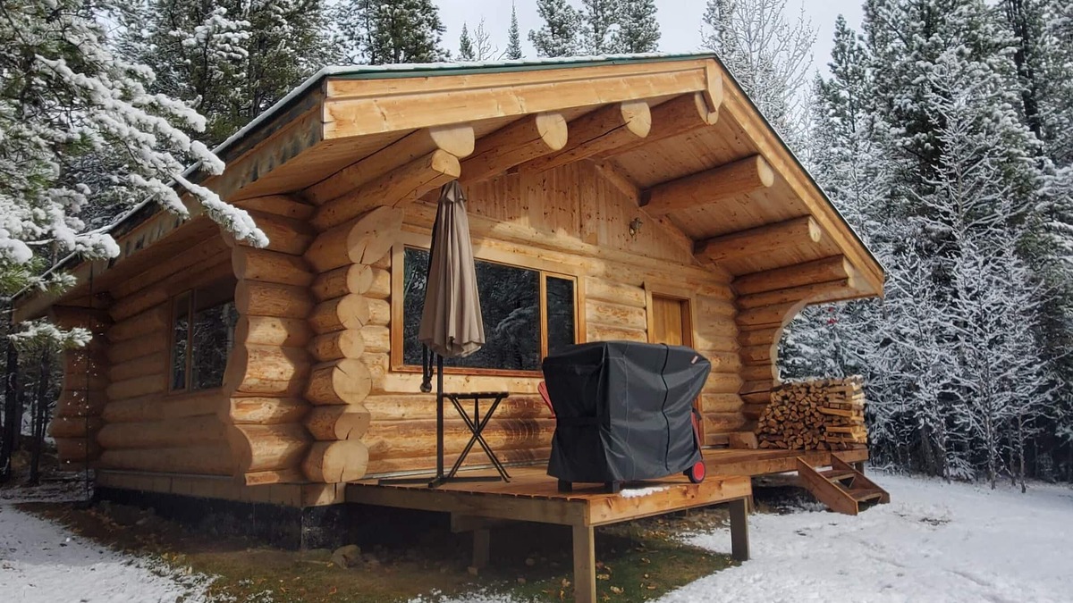 Rock Lake Cabin | Lynx Lair Log Cabin, Remote, Off Grid Wilderness location, adj Jasper Nat Park