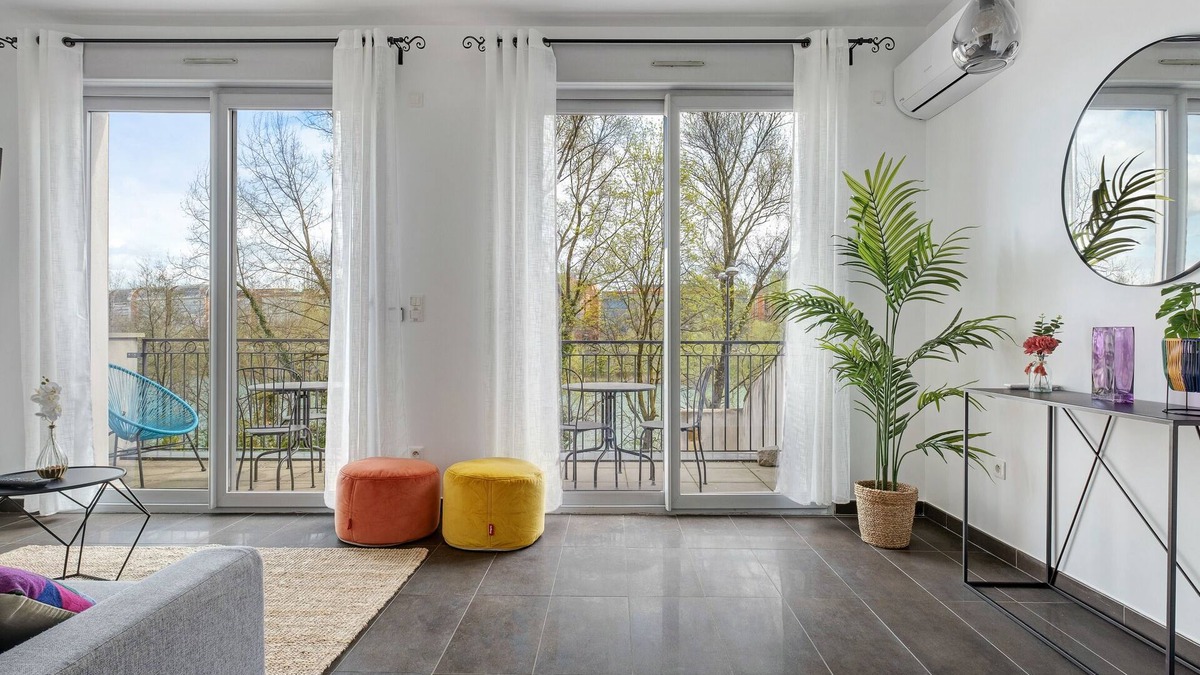6th Arrondissement Apartment | Lyon Cite-La suite Passerelle avec balcon-Caluire