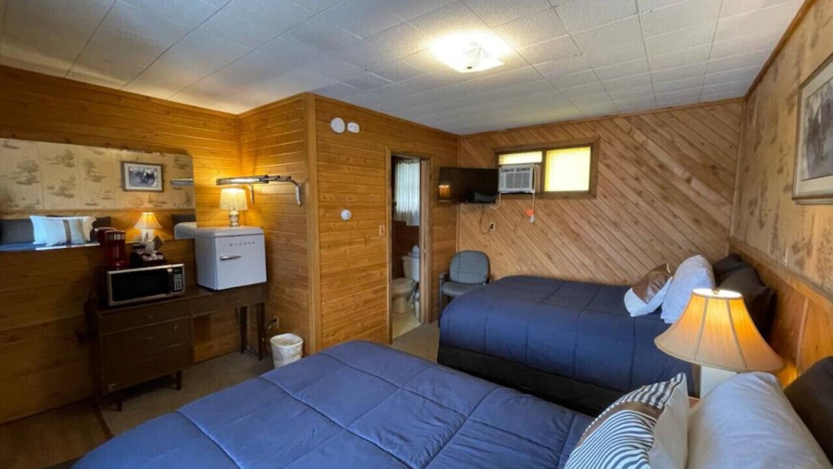 Onaway Cabin | Lyons in Onaway - 2 Full Beds - Room 4 - Sleeps 4