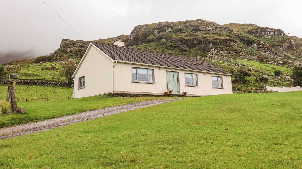 Maum Cottage | LYREBOY, pet friendly, with open fire in Glencar, County Kerry
