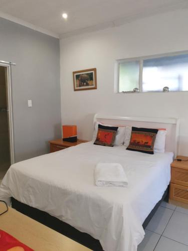 Parow North House | Lyronne Guest house, Shuttle and Tours