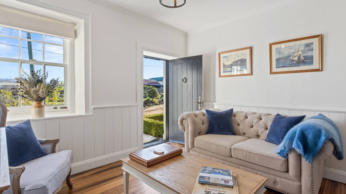 Pontville Cottage | Lythgo's Row Colonial Cottages