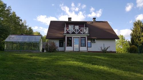 Rouge House | Mäe Farm