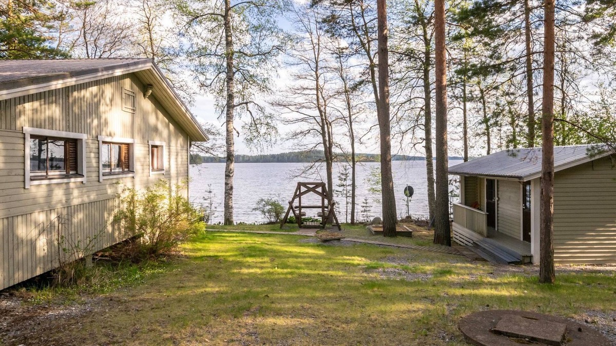 Kulennoinen House | Mäntyrinne by Interhome