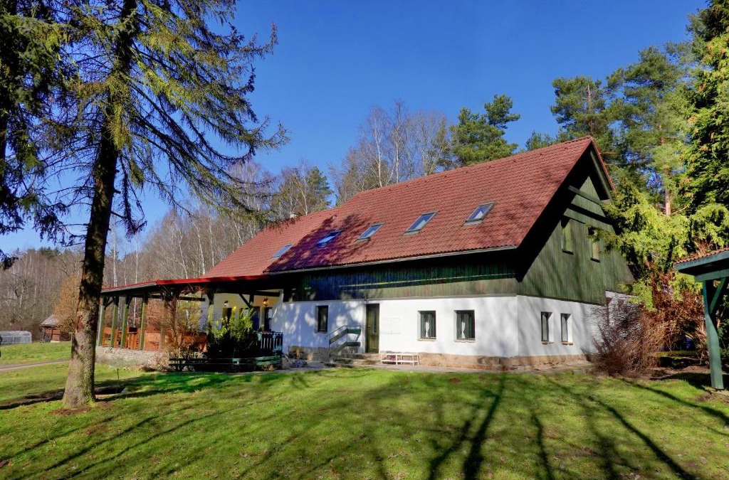 Mirova pod Kozakovem House | MÍSTO na Klokočských skalách - Penzion Kairos