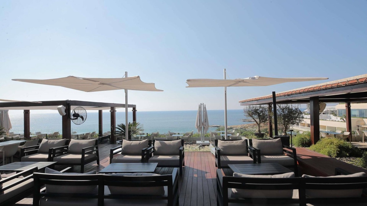 Raouche Hotel | Mövenpick Hotel Beirut