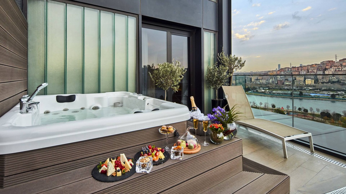 Sakarya Hotel | Mövenpick Hotel Istanbul Golden Horn