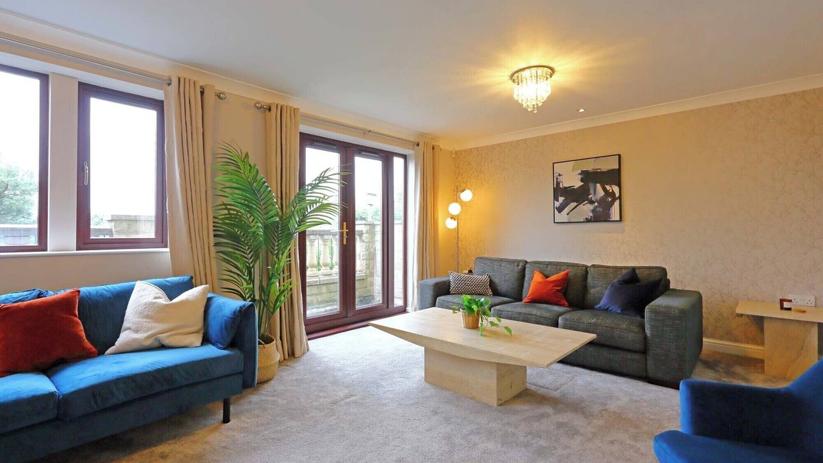Dewsbury House | M1/M62-Free Parking+WiFi/8 beds/3 TVs/Office