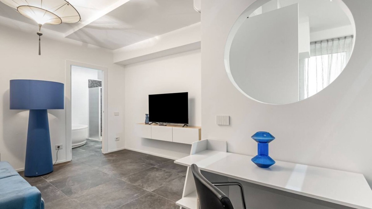 Porta Romana Apartment | M3 Porta Romana Modern Two-Level APT