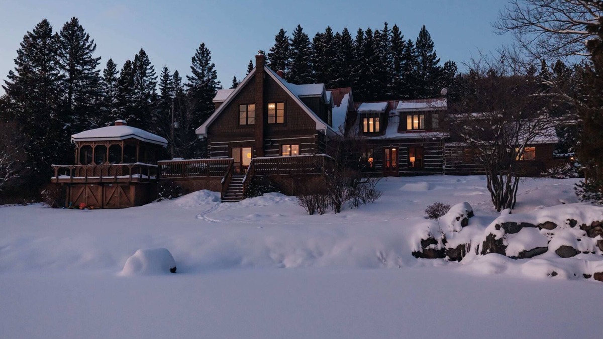 Sainte-Lucie-des-Laurentides Ski Chalet | Manoir du Canard Summ