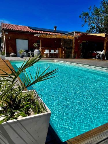 Lavelanet Villa | Ma maison en bois avec Jacuzzi