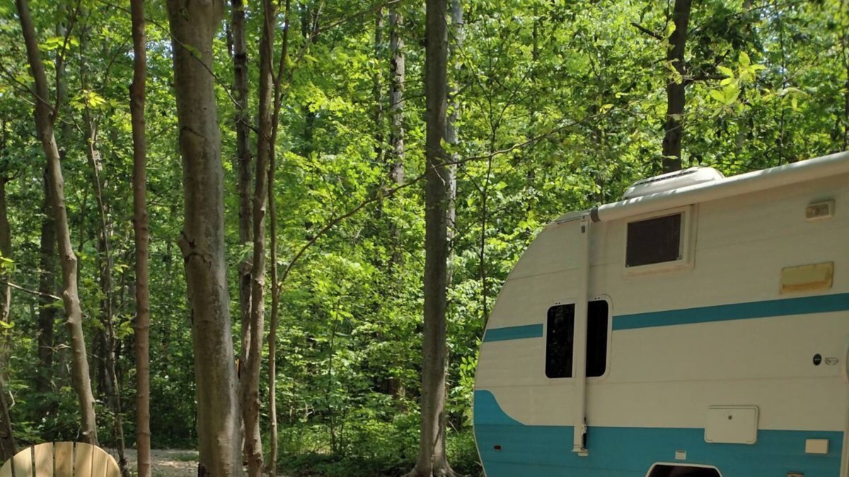 Burton House | Ma & Pa's Retro Glamp Camp Close to the Parks/Private Hiking, Kayaking and more.