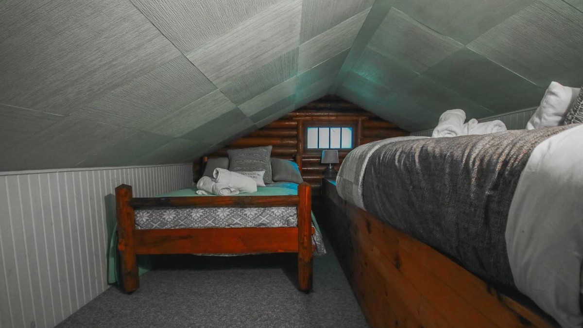 Turkey Point Cabin | Mabee Marsh Cabin - Rustic wooded lodge on the bluffs on Turkey Point