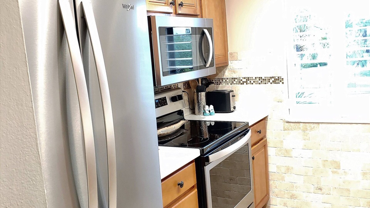 Golden Beach Condo | MacArthur Beach and Racquet Club