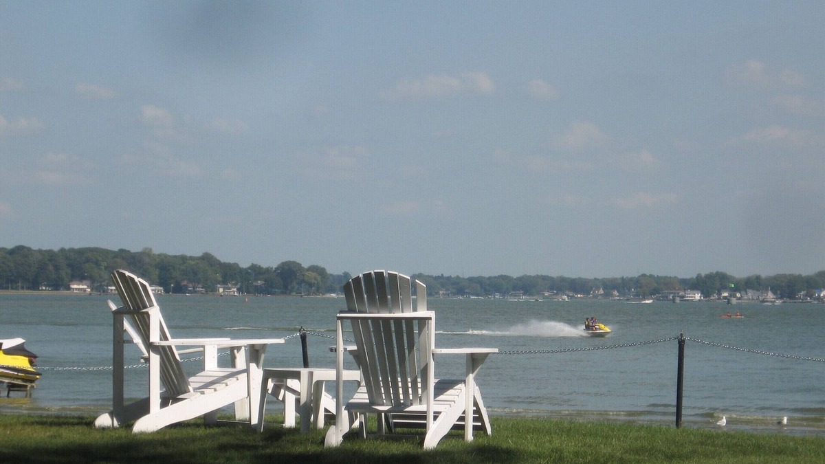 Holland Cottage | Macatawa Lake View Cottage by State Park and Bike Trails