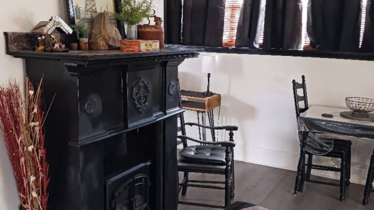 Pasadena Apartment | "MacBerry Nut Cottage", Charming WWII Built 1-1 Smoke/Pet Free Duplex Garage Apt