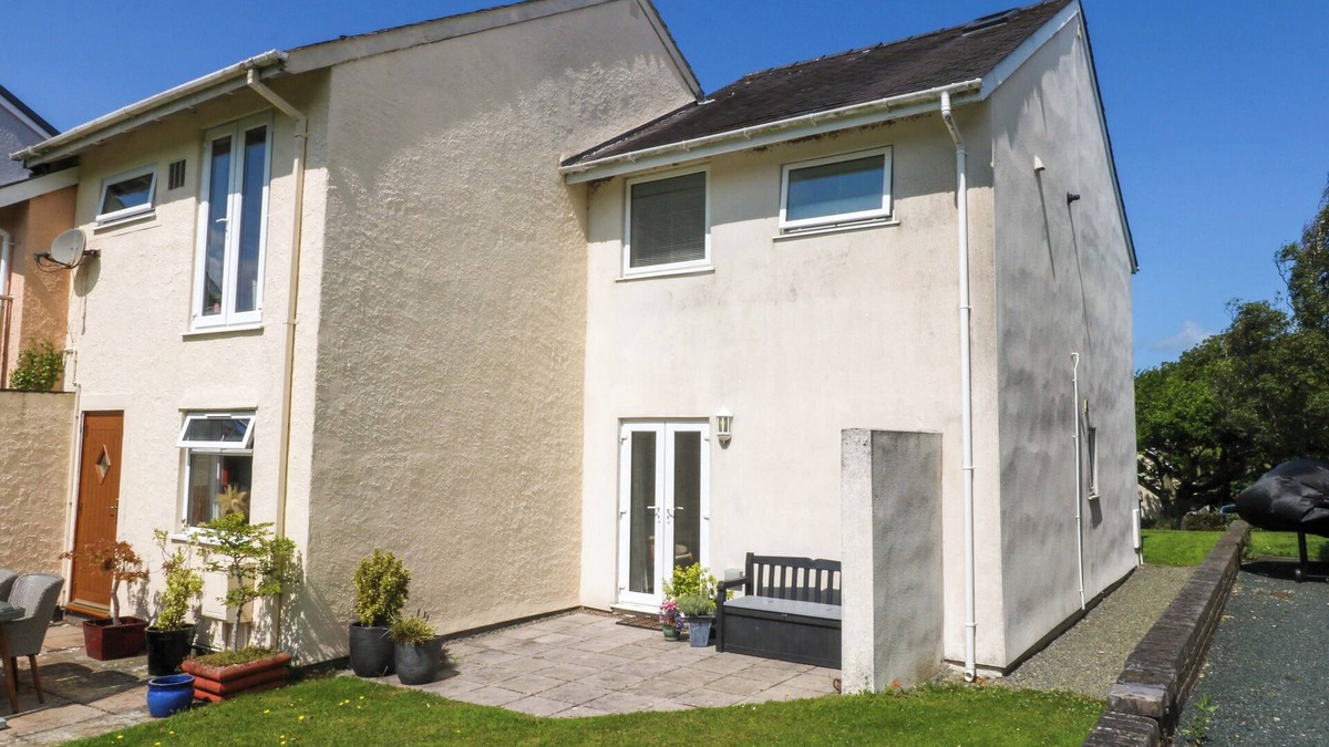 Y Felinheli Cottage | MACHLUD YNYS, family friendly in Y Felinheli