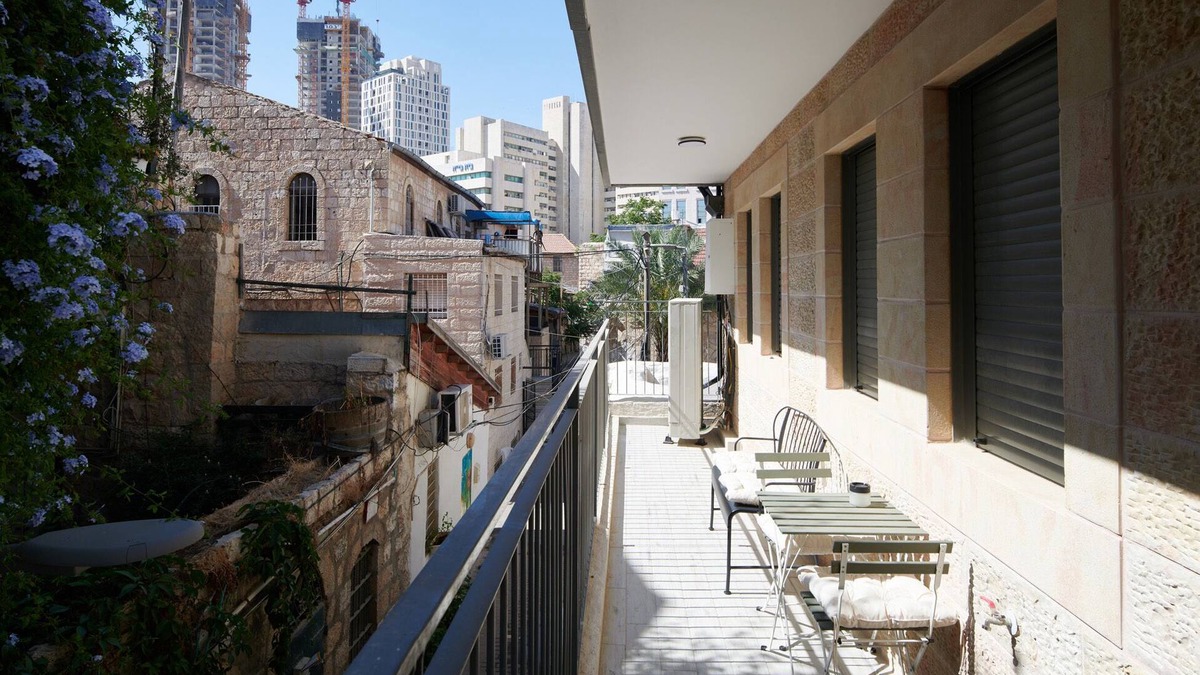 Nachlaot Apartment | Machne Yehuda Vacation Apartment
