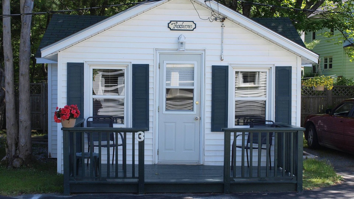 Shelburne Hotel | MacKenzie's Motel & Cottages