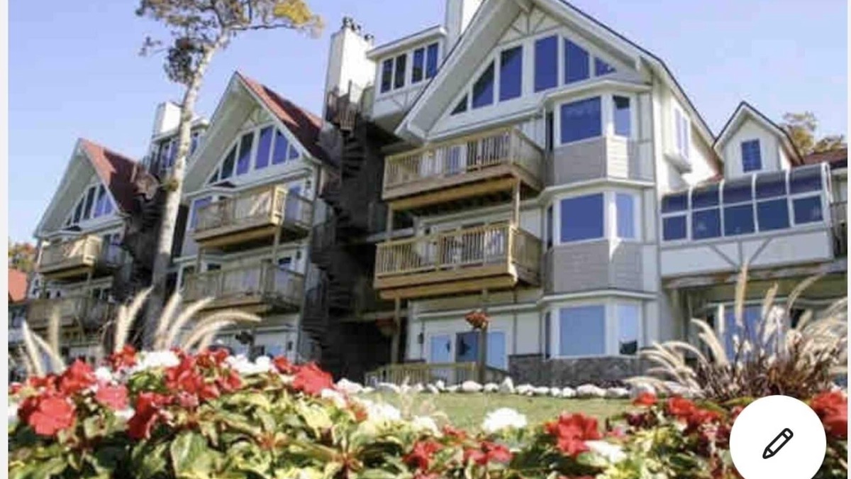 Mackinac Island Apartment | Mackinac island Lovely charming studio w/balcony!