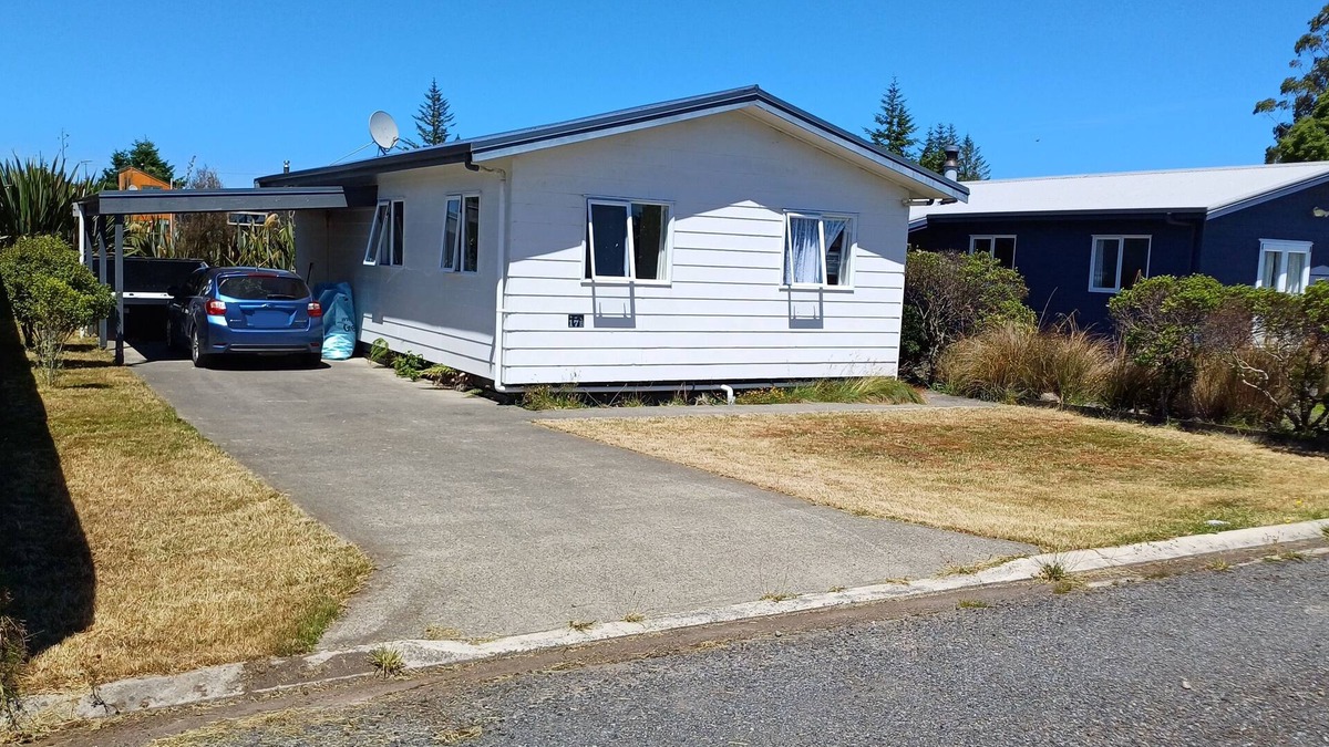 National Park Village House | Macks Alpine Chalet with Spa Pool, Bike Shed, Big Heat Pump, Carport.