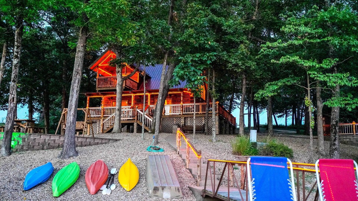 Goodson Cabin | Macks Creek Cabin on 30 Acres w/Dock & Watercraft