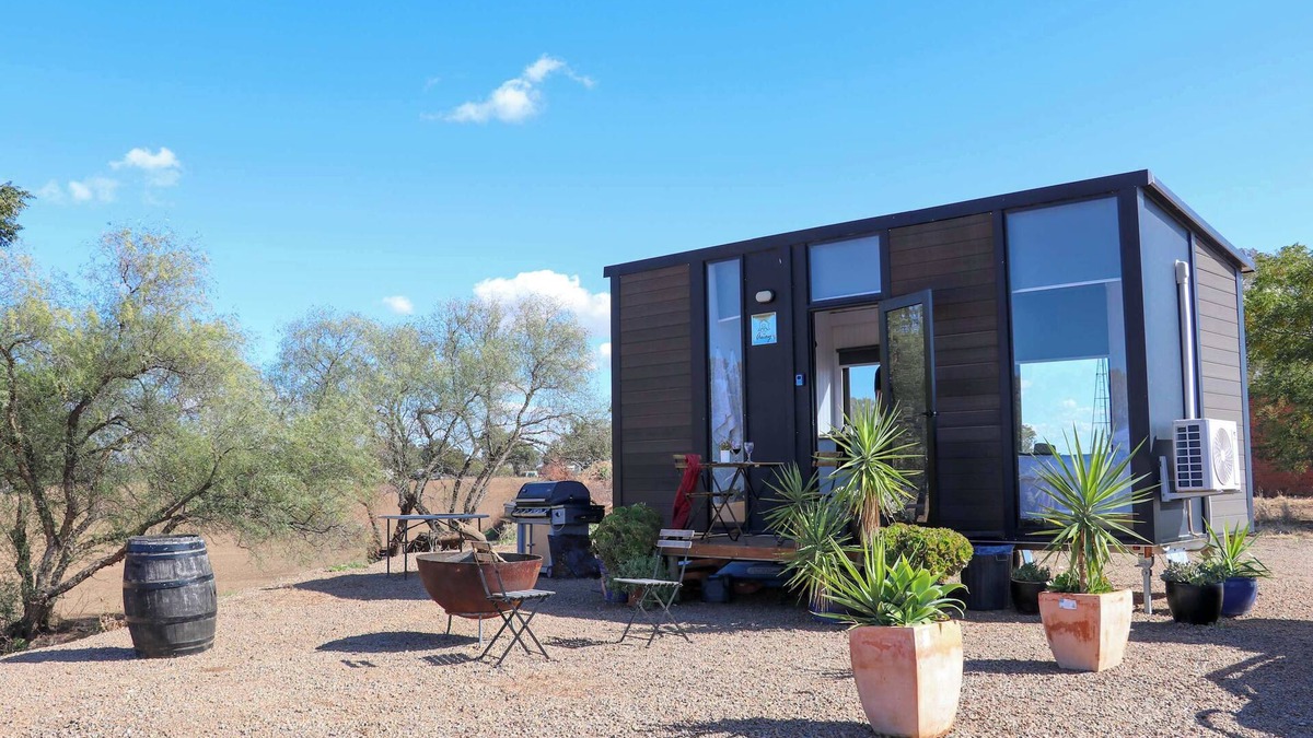 Narromine House | Macquarie River View by Tiny Away