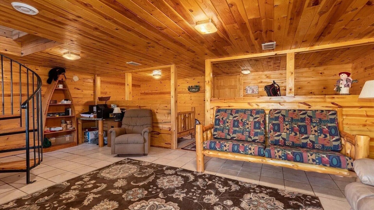 East Gull Lake House | Madden’s West Golf Home. Decks, Views, Walkout. Near NHRA Nationals & Lakes Jam