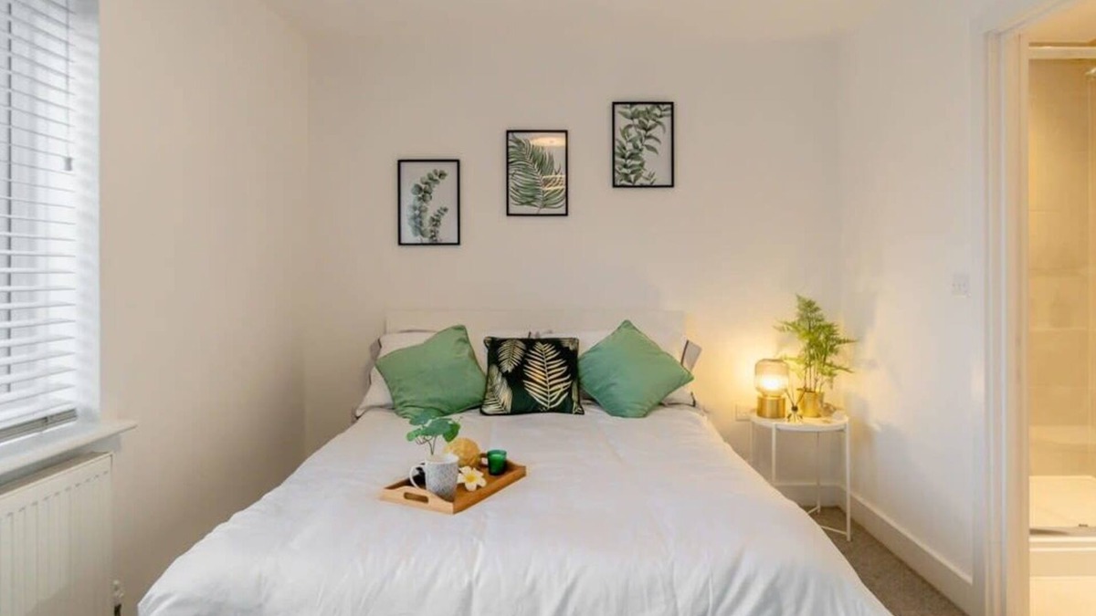 Reading House | MADEJSKI STADIUM-FREE PARKING-ROYAL BERK HOSPITAL