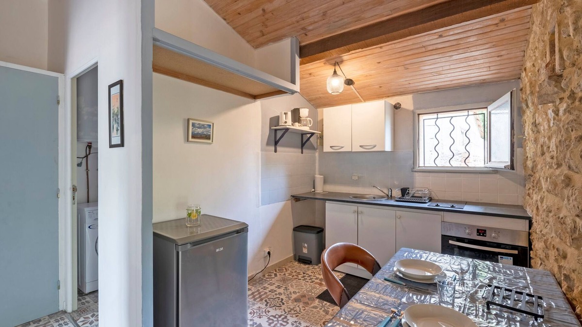 Tornac Apartment | Madi Tornac - One Bedroom Apartment, Sleeps 4