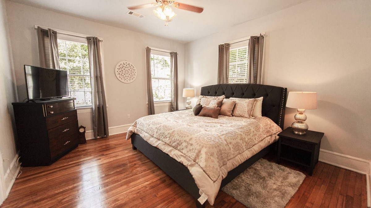 Montgomery House | Madion Retreat! Sleep up to 10 guest!