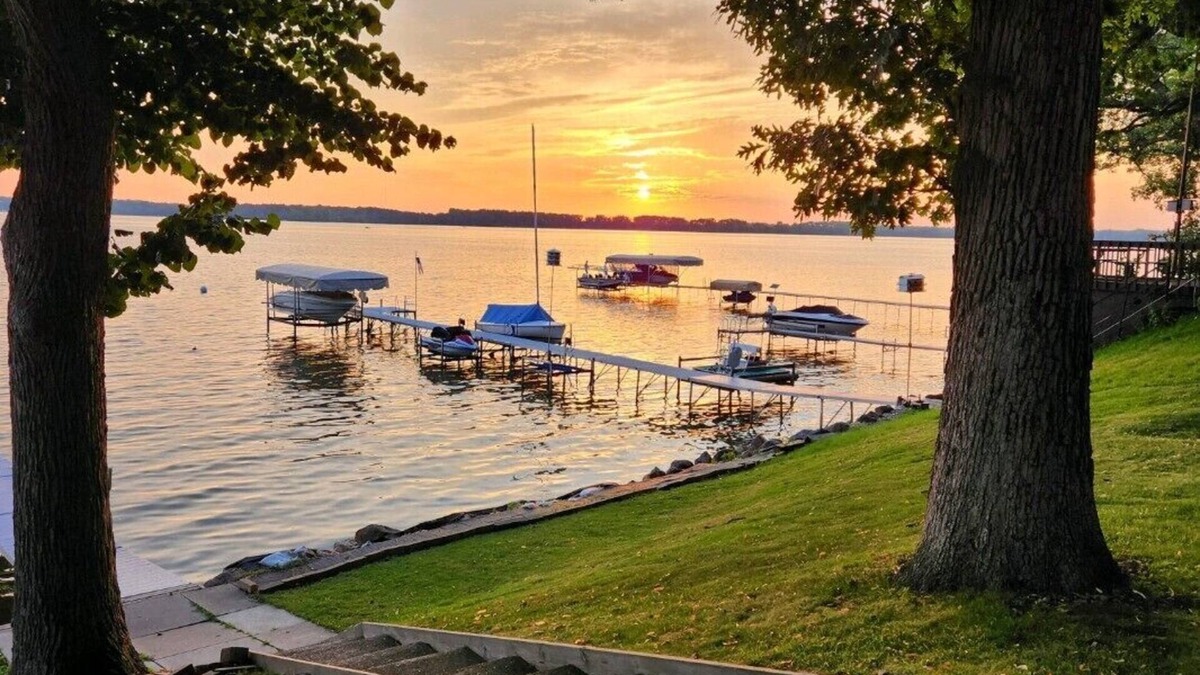 McFarland Cottage | Madison Lakefront Cottage, 10 mt to dt Madison ~ 1 mile to bike trail