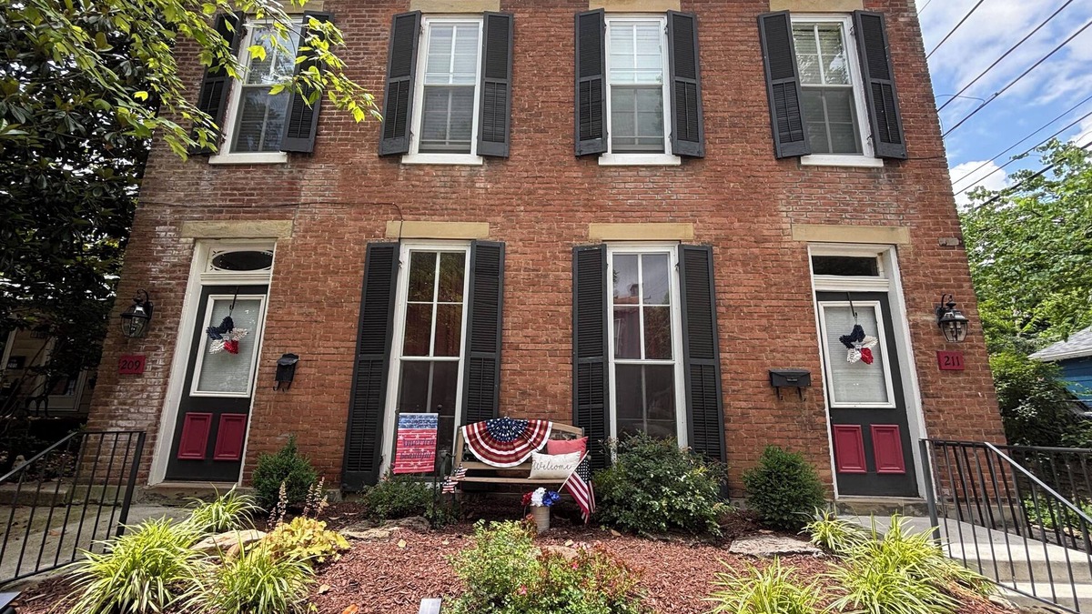 Madison House | "Madison Manor I" by The River: Nice patio, hot tub, gas grill, and fire pit