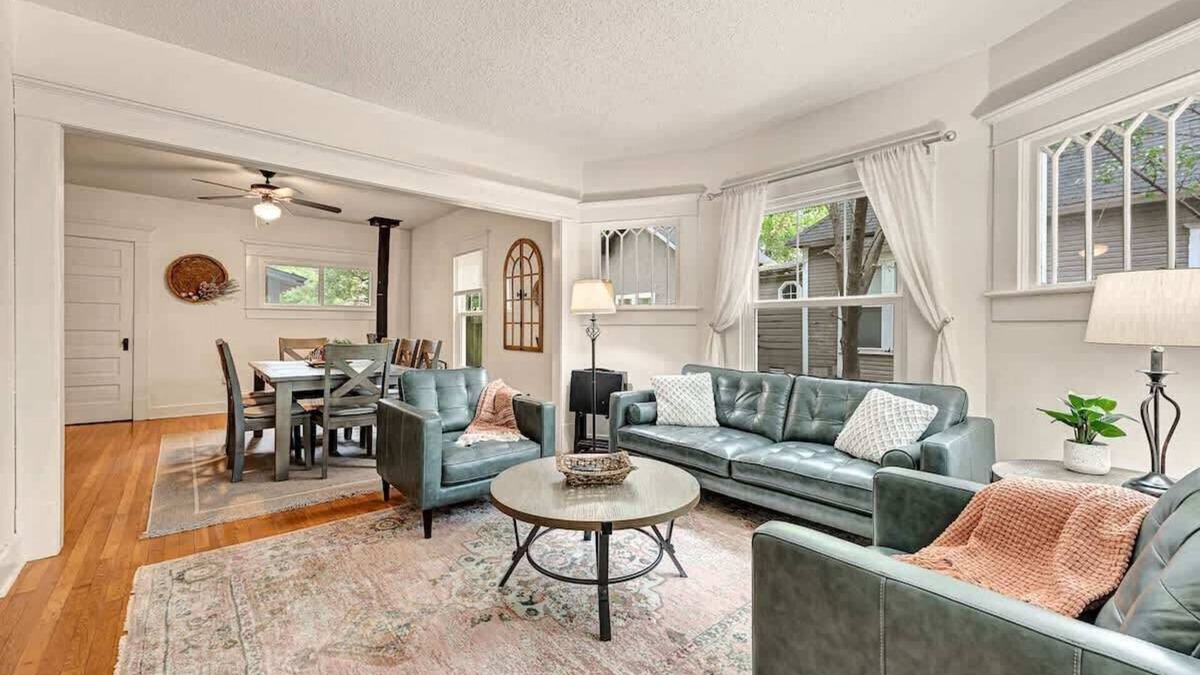 Siloam Springs House | Madison Manor Summary