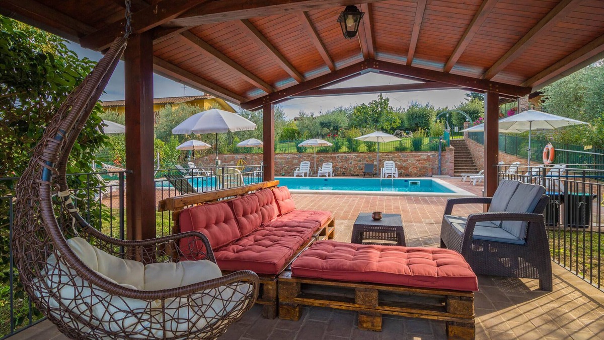 Casamaggiore Apartment | Madone 4, large apartment in agriturismo. Pool, WiFi, tennis